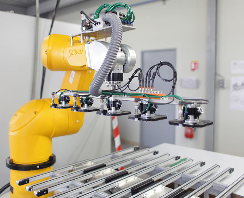 nos_applications_ligne_conditionnement_wafers_02-1 Wafer Pick and Place Robot